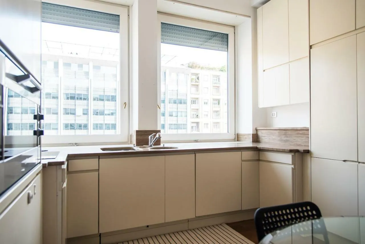 Apartment Youhosty - Pisani Big 13 Milan Italy